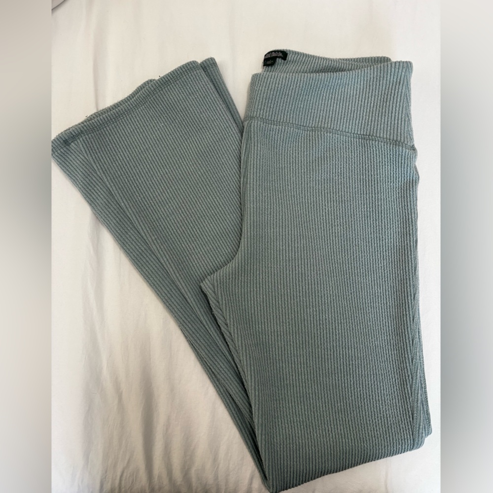 Women’s Wild Fable Ribbed Cozy Flare Lounge Pants – Size Large – Sage Green